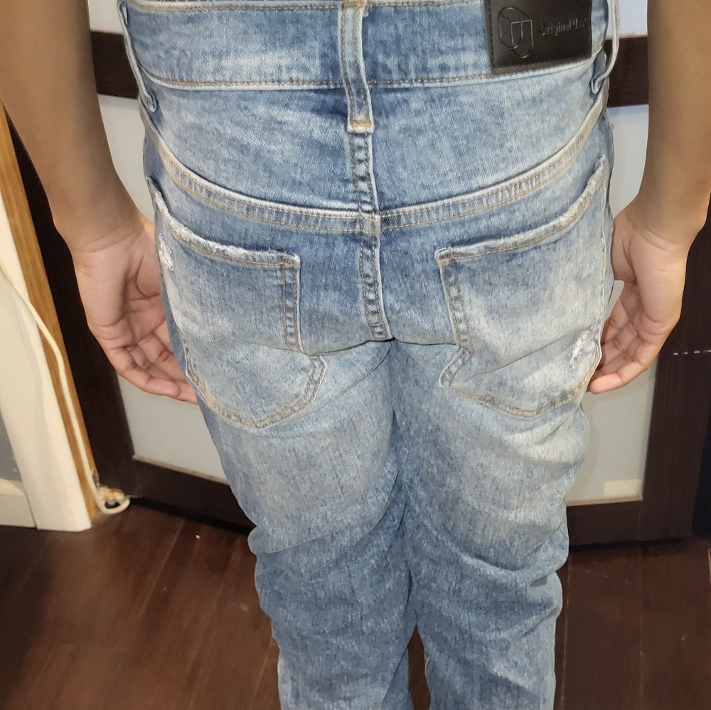 Distressed Jeans - Picture 2 of 4